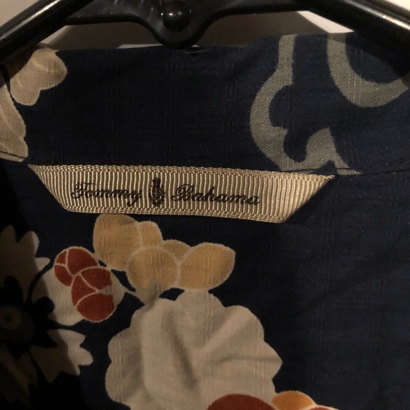 Tommy Bahama dress button up Hawaiian T-shirt - Picture 3 of 5